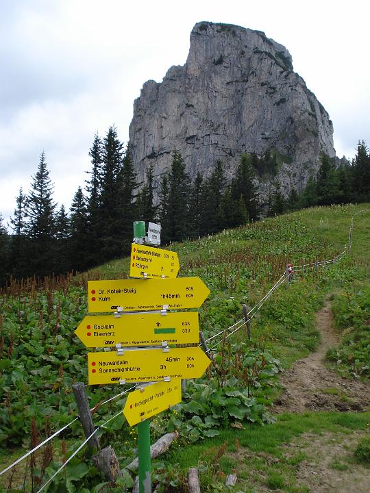 46 Neuwldeggsattel 1575 m mit Frauenmauer.JPG